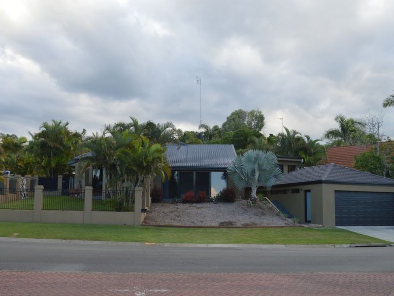 11 Jack Nicklaus Way, Parkwood QLD 4214