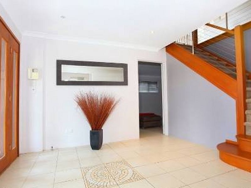 10 Sibyl Street, Southport QLD 4215