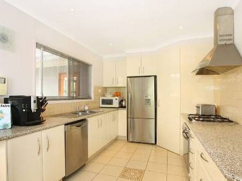 10 Sibyl Street, Southport QLD 4215