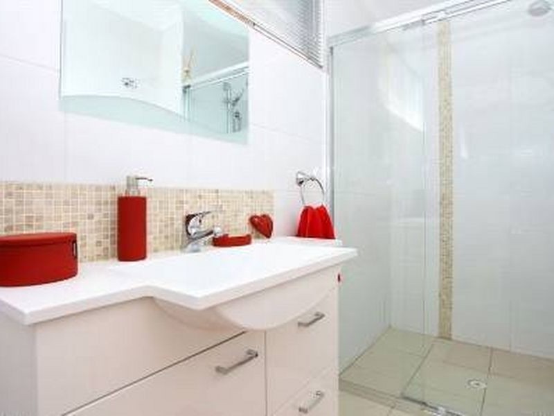 10 Sibyl Street, Southport QLD 4215
