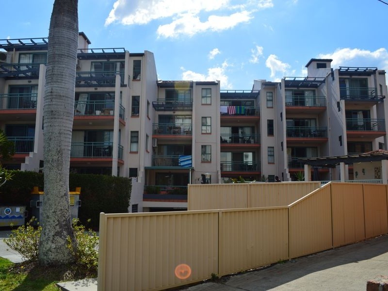 3/7-9 Robert Street, Labrador QLD 4215