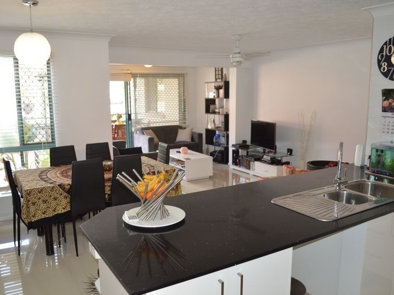 3/7-9 Robert Street, Labrador QLD 4215