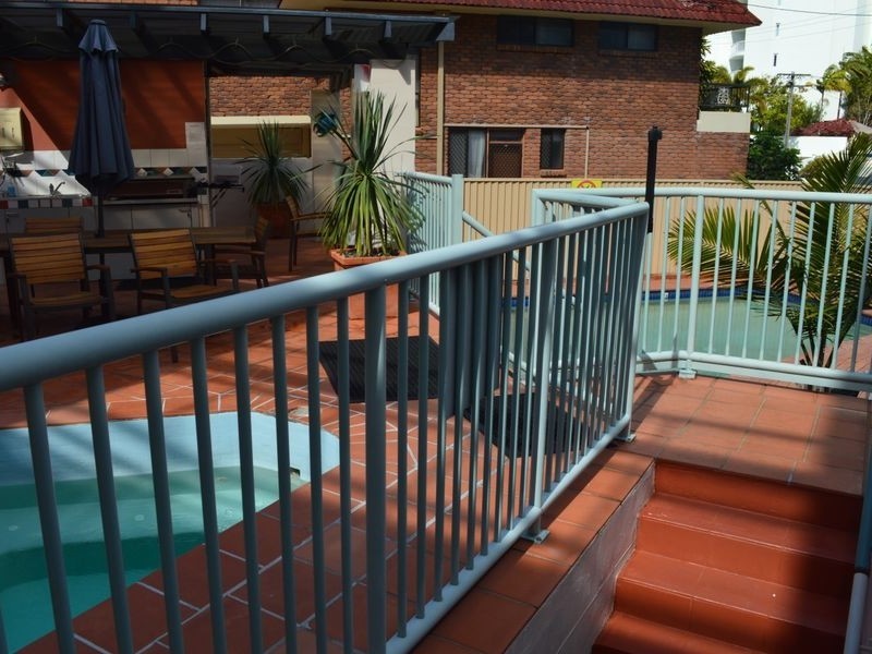 3/7-9 Robert Street, Labrador QLD 4215