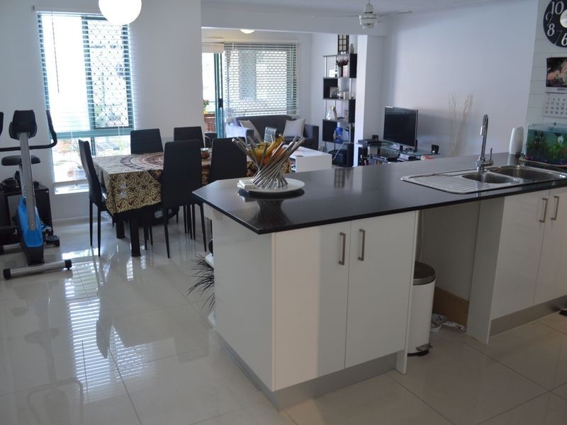 3/7-9 Robert Street, Labrador QLD 4215