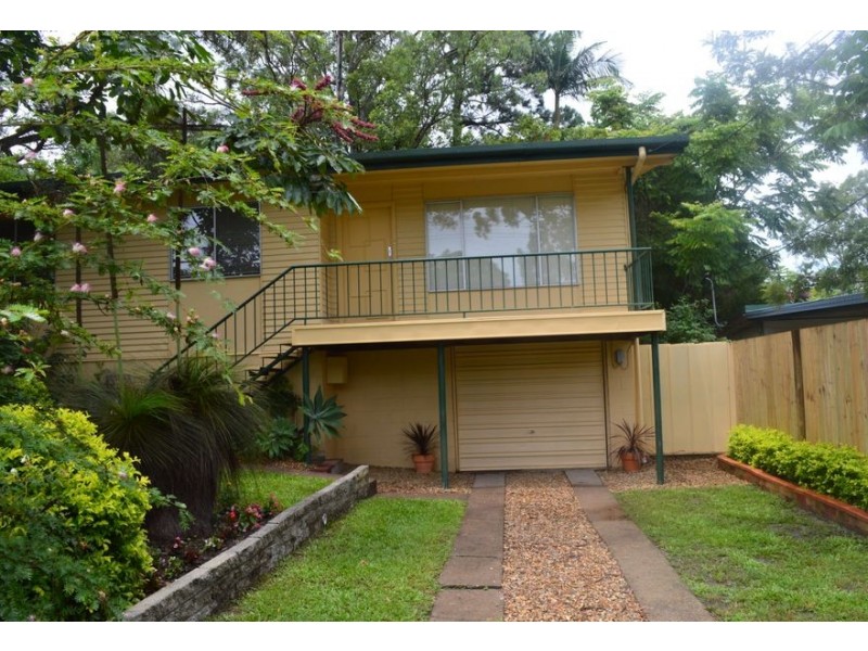 32 Kuranga Avenue, Southport QLD 4215