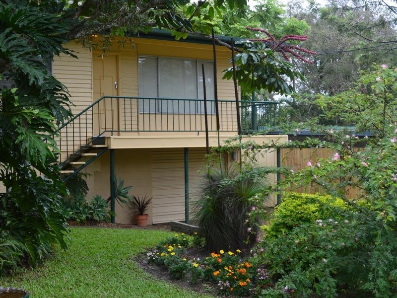 32 Kuranga Avenue, Southport QLD 4215