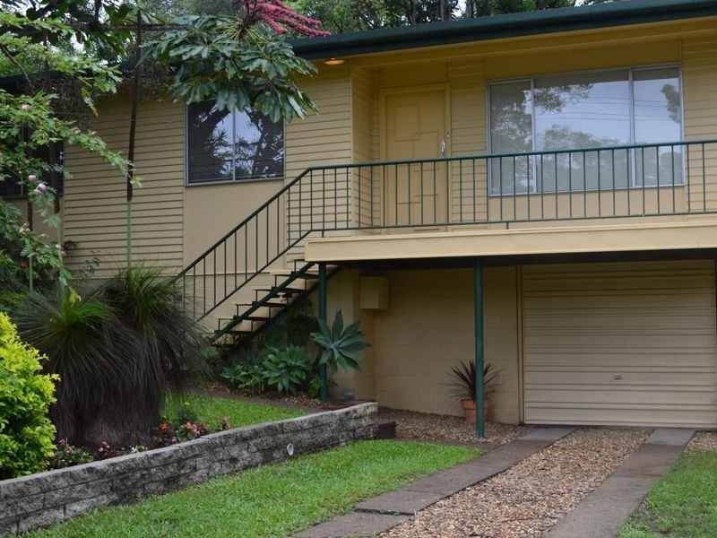 32 Kuranga Avenue, Southport QLD 4215