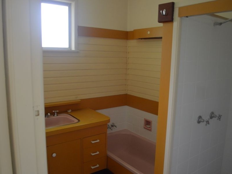 32 Kuranga Avenue, Southport QLD 4215