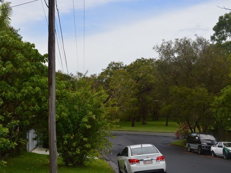 32 Kuranga Avenue, Southport QLD 4215