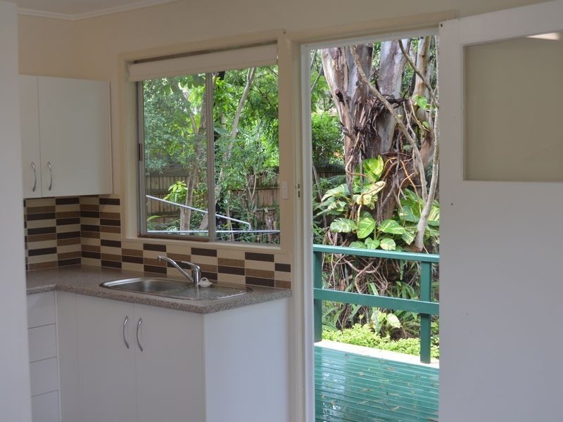 32 Kuranga Avenue, Southport QLD 4215