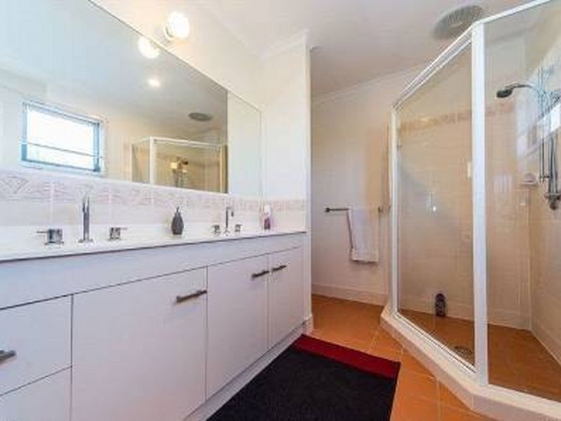 4 West Mountain Court, Parkwood QLD 4214