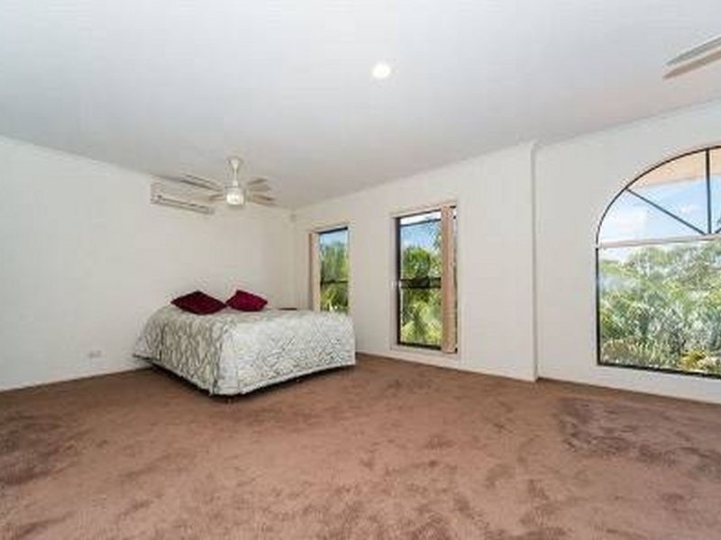 4 West Mountain Court, Parkwood QLD 4214