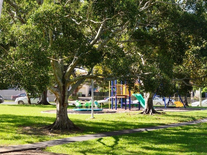 13 Melinda Street, Southport QLD 4215