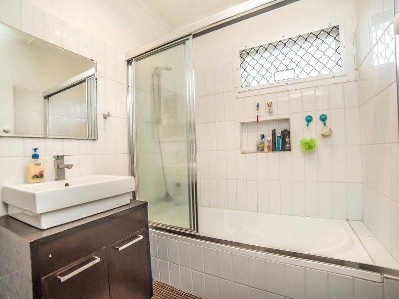 63 Central Street, Labrador QLD 4215