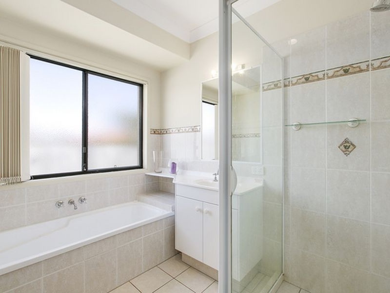 6 Lillywood Circuit, Molendinar QLD 4214