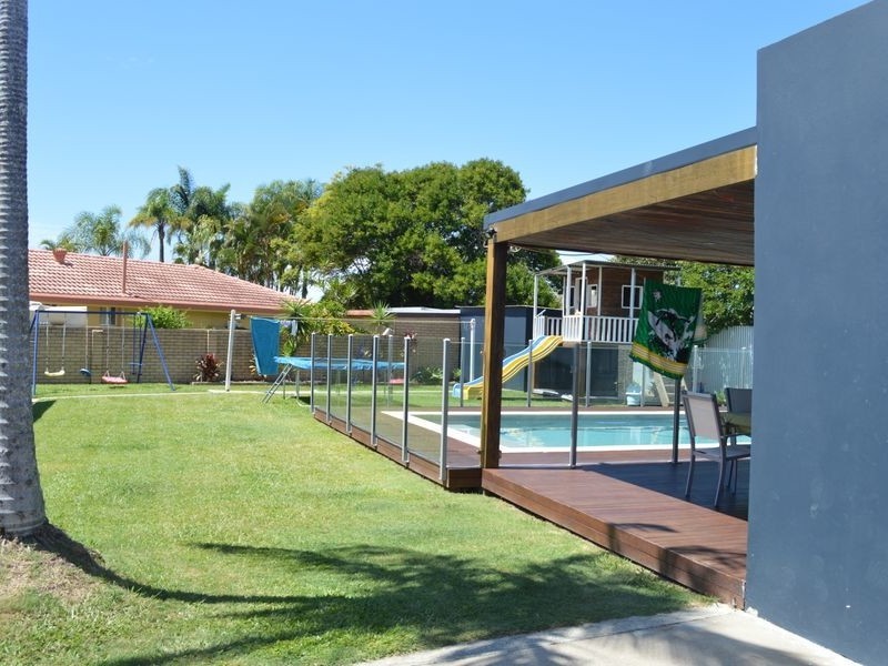 14 Collins Crescent, Benowa QLD 4217