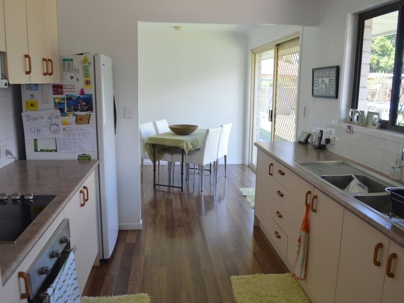 14 Collins Crescent, Benowa QLD 4217