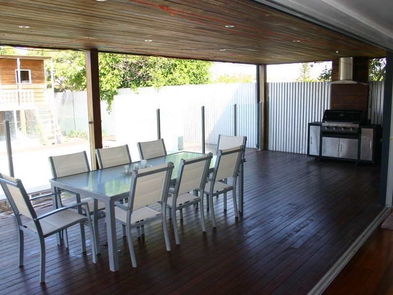 14 Collins Crescent, Benowa QLD 4217