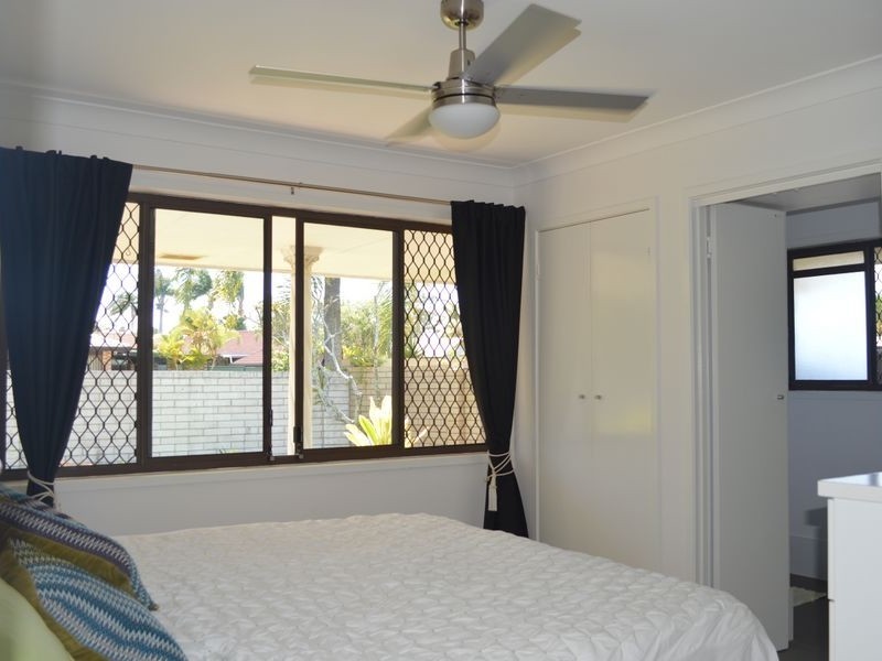 14 Collins Crescent, Benowa QLD 4217