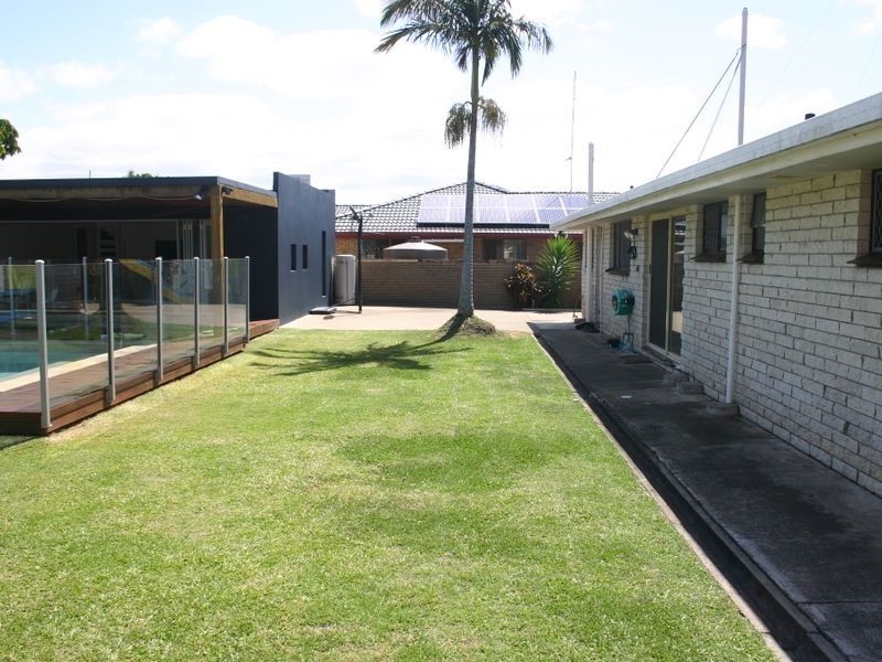 14 Collins Crescent, Benowa QLD 4217