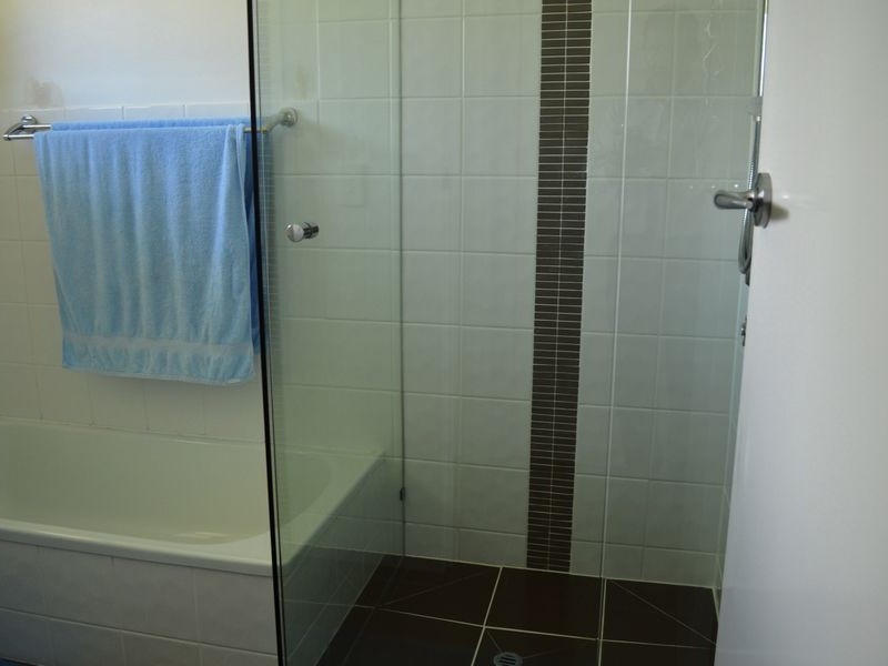 14 Collins Crescent, Benowa QLD 4217