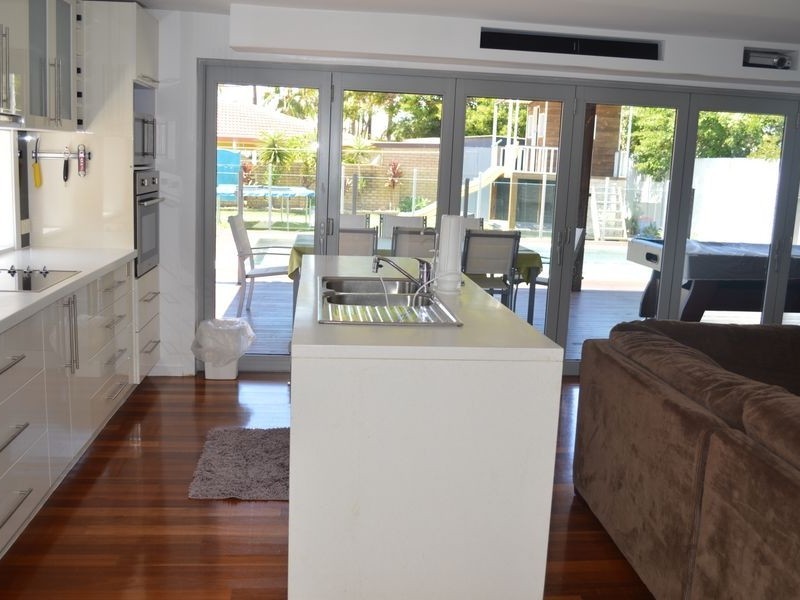 14 Collins Crescent, Benowa QLD 4217