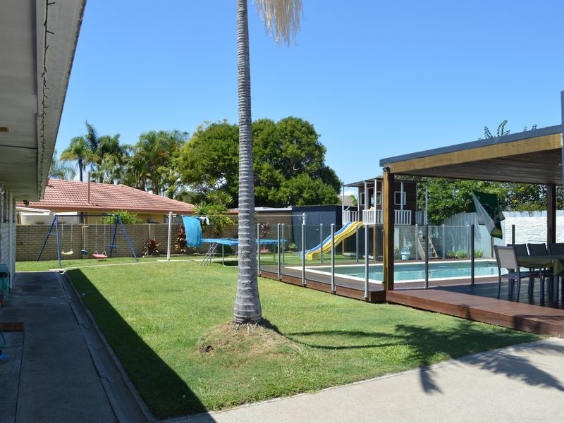 14 Collins Crescent, Benowa QLD 4217