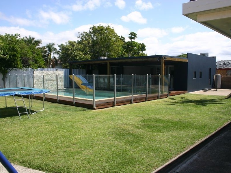 14 Collins Crescent, Benowa QLD 4217