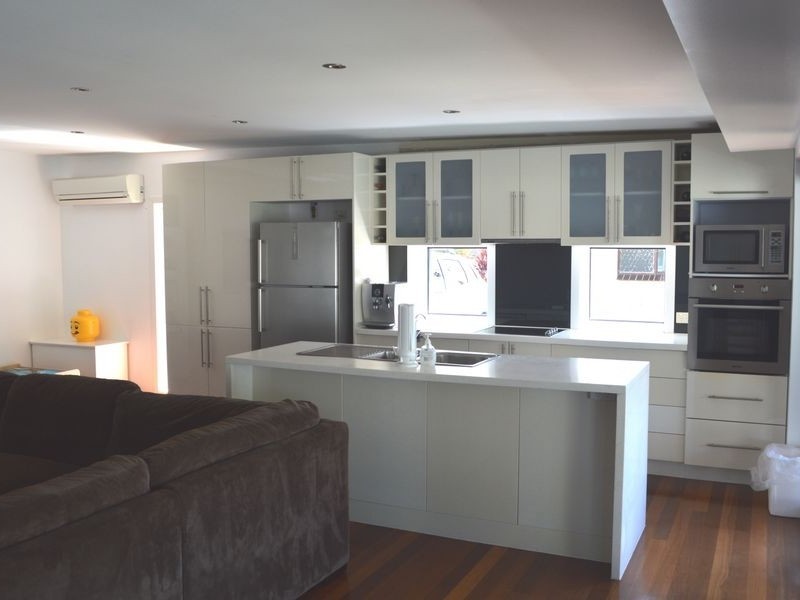 14 Collins Crescent, Benowa QLD 4217