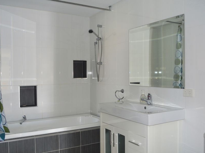 14 Collins Crescent, Benowa QLD 4217