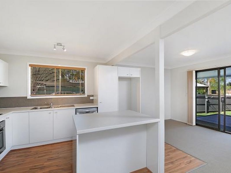 2/168 Whiting Street, Labrador QLD 4215