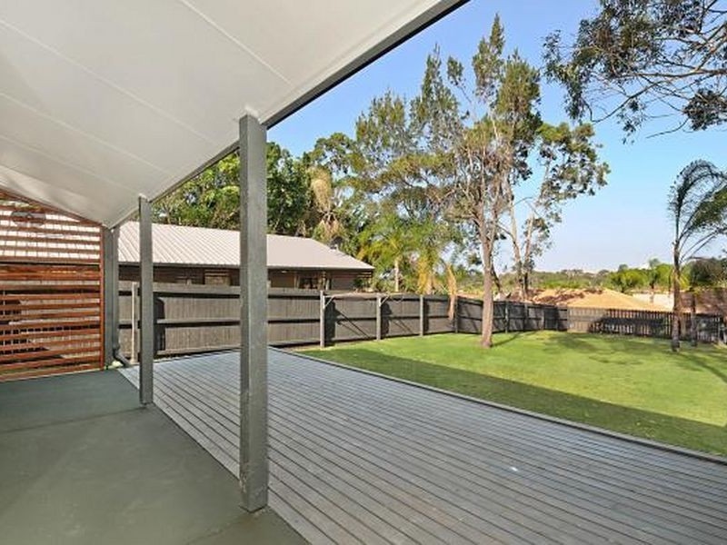 2/168 Whiting Street, Labrador QLD 4215