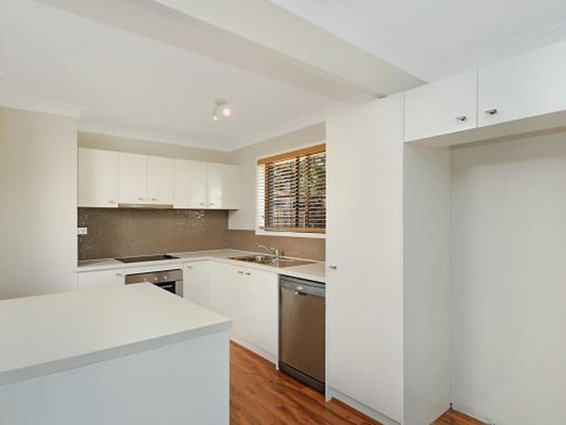 2/168 Whiting Street, Labrador QLD 4215