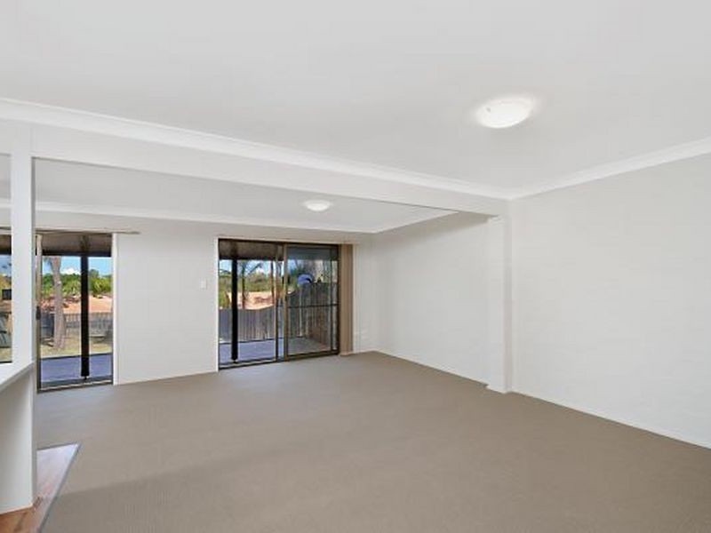 2/168 Whiting Street, Labrador QLD 4215