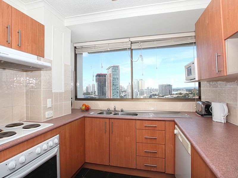 13c/10 Marine Parade, Southport QLD 4215