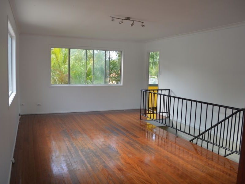 34 Bellevue Parade, Labrador QLD 4215