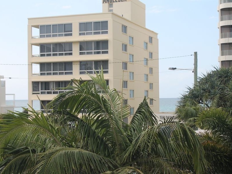 11/4 Fern Street, Surfers Paradise QLD 4217