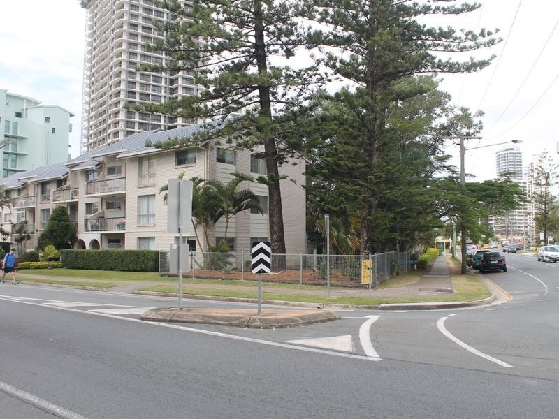 11/4 Fern Street, Surfers Paradise QLD 4217