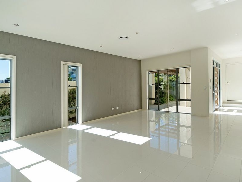 2/7006 Vista Drive, Benowa QLD 4217