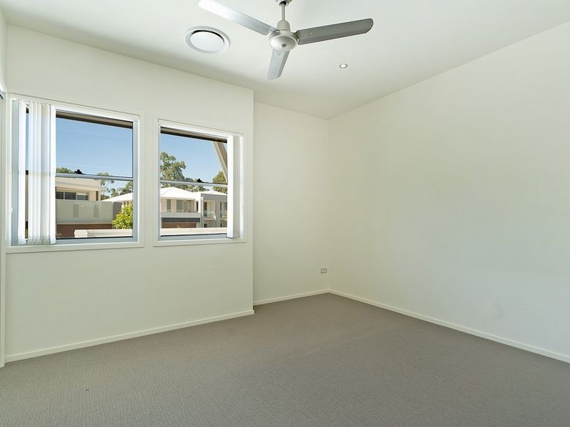 2/7006 Vista Drive, Benowa QLD 4217