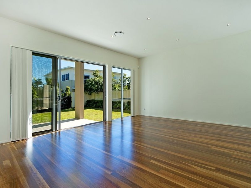 2/7006 Vista Drive, Benowa QLD 4217