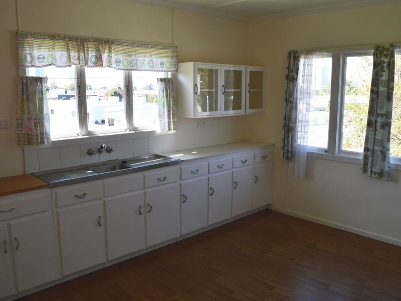 37 Brolga Avenue, Southport QLD 4215