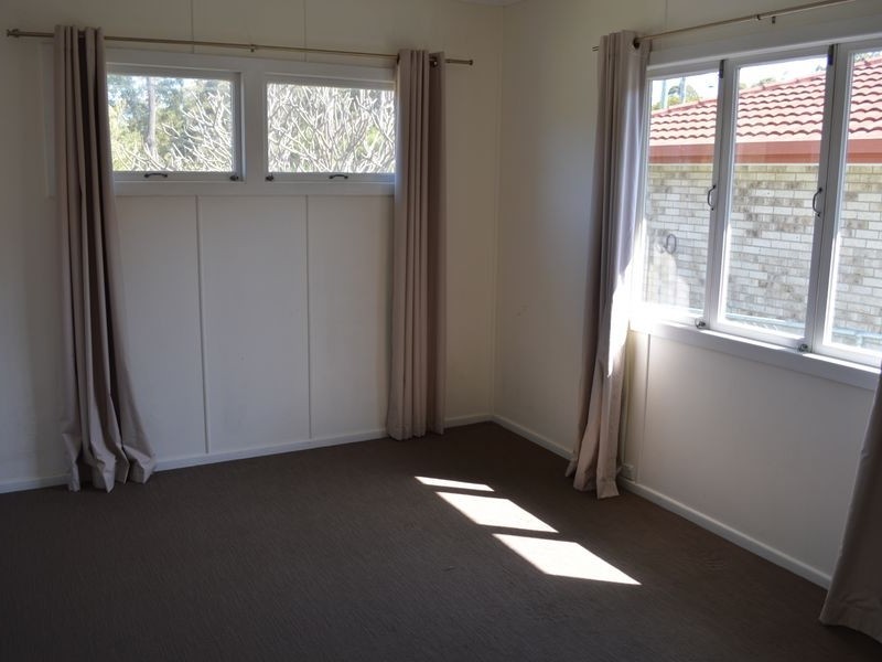37 Brolga Avenue, Southport QLD 4215