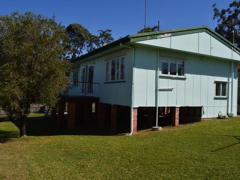 37 Brolga Avenue, Southport QLD 4215