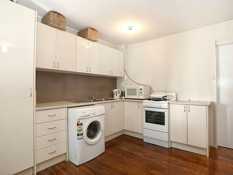 Units 4. 5 Queen Street, Southport QLD 4215