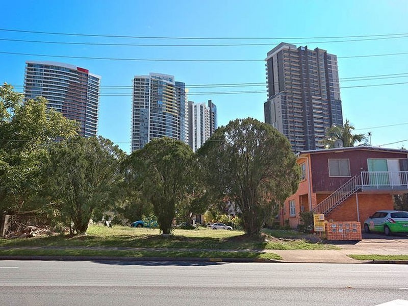 Units 4. 5 Queen Street, Southport QLD 4215