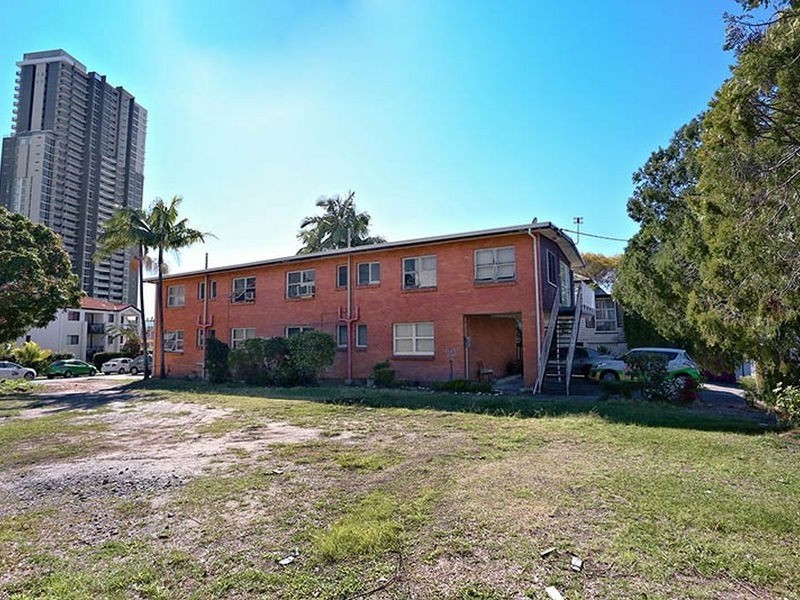Units 4. 5 Queen Street, Southport QLD 4215