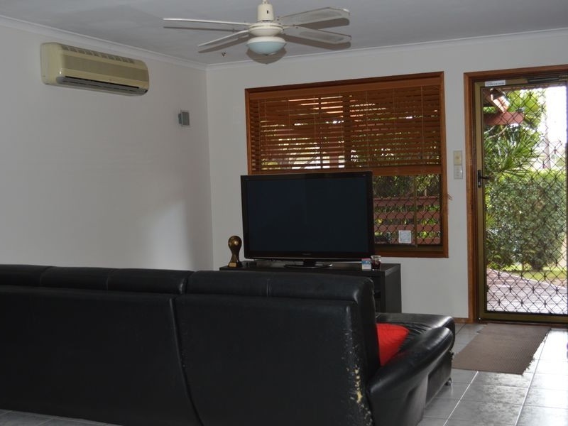 2/14 Corrine Avenue, Southport QLD 4215