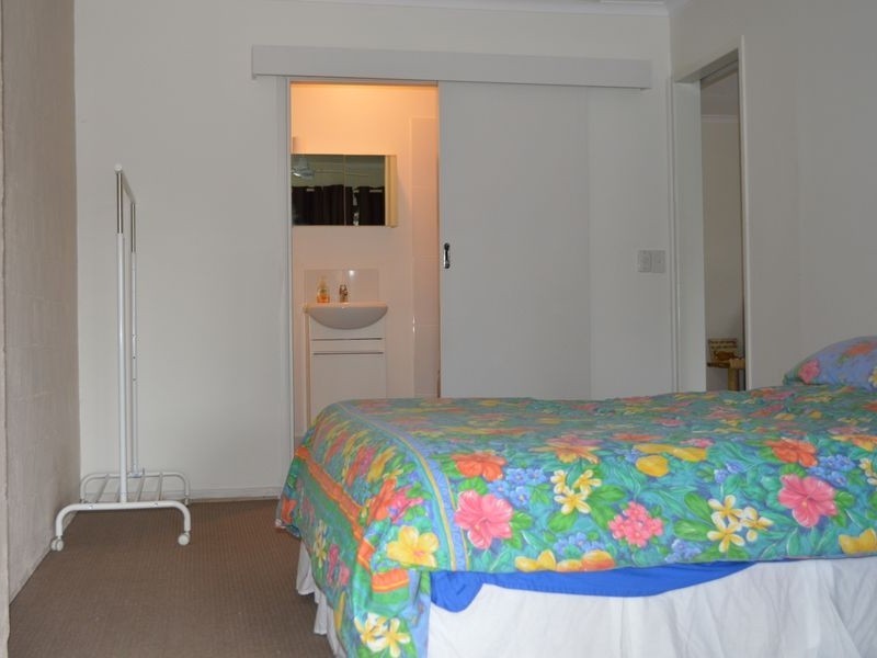 2/14 Corrine Avenue, Southport QLD 4215