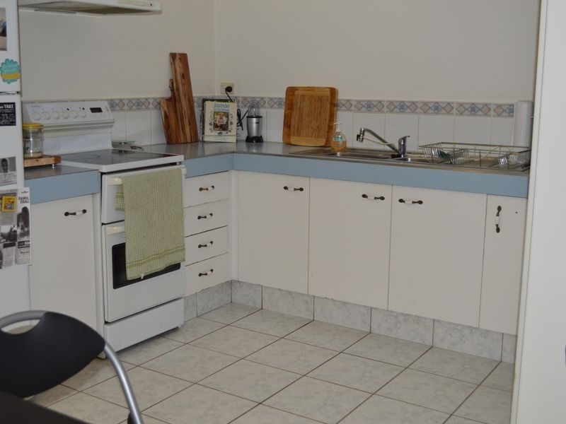 2/14 Corrine Avenue, Southport QLD 4215